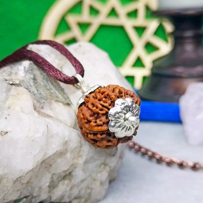 सिद्ध 5 मुखी रुद्राक्ष और संपूर्ण श्री यंत्रम   धारण से धन ,समृद्धि , मानसिक शांति , शादी विवाह की बाधा , नशे की आदत में सुधार आता है !Combo